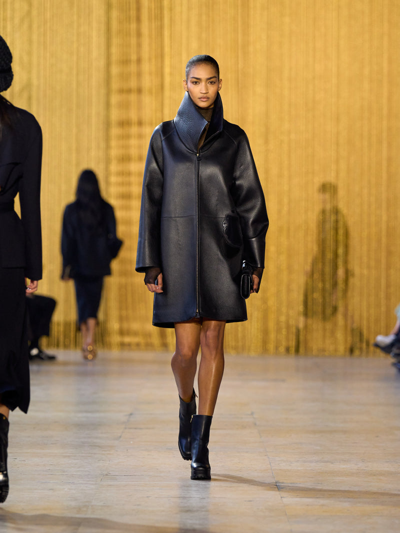 A tribute to Olga de Amaral in the Akris FW26 collection in Paris, defined by a dialogue between deep blacks, burgundy, and metallic gold accents