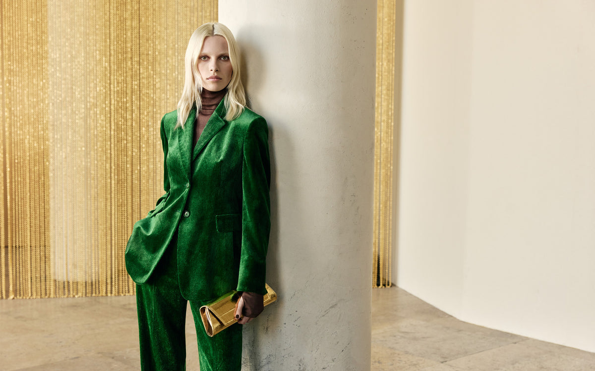 Akris Fall 2026 with sculptural green tailoring, luxurious textures and luminous surfaces defined by modern elegance.