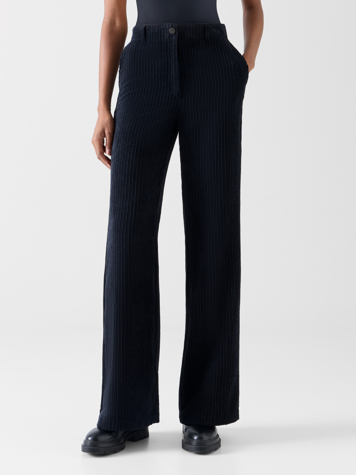 Designer Bootcut Pants in Washed Techno Corduroy - navy 
