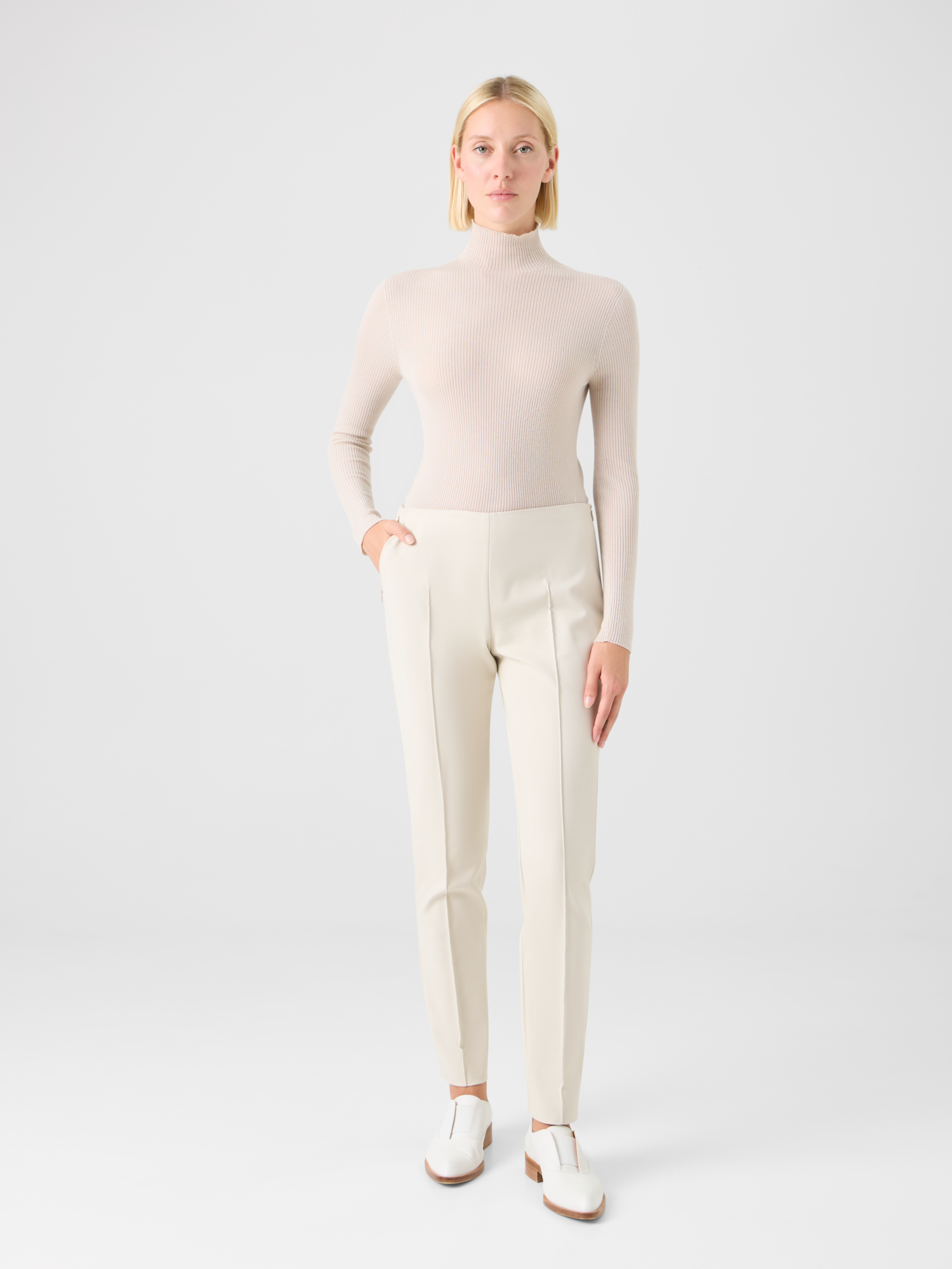 Designer Melissa Slim Pants in Stretch Cotton - beige 