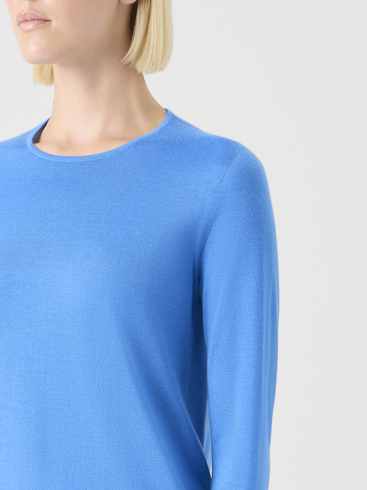 Designer Seamless Crew Neck Sweater in Cashmere Silk - navy - blue #editorial