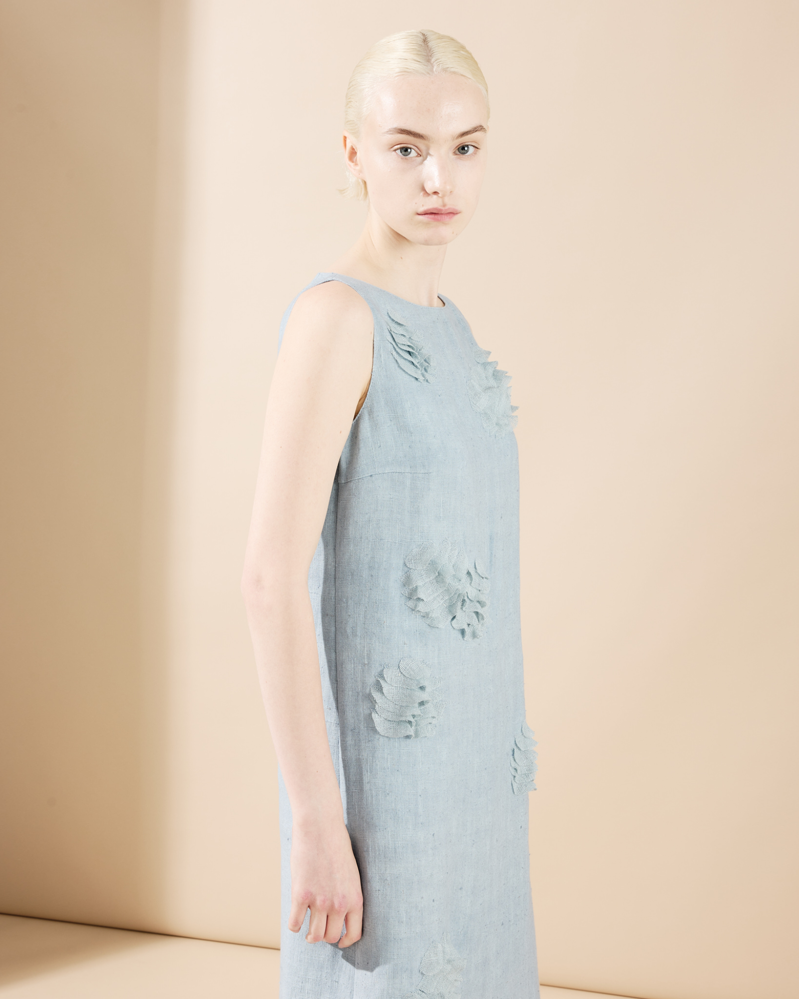 Designer Midi Linen Dress with 3D Carnation Detail - pastel - blue 