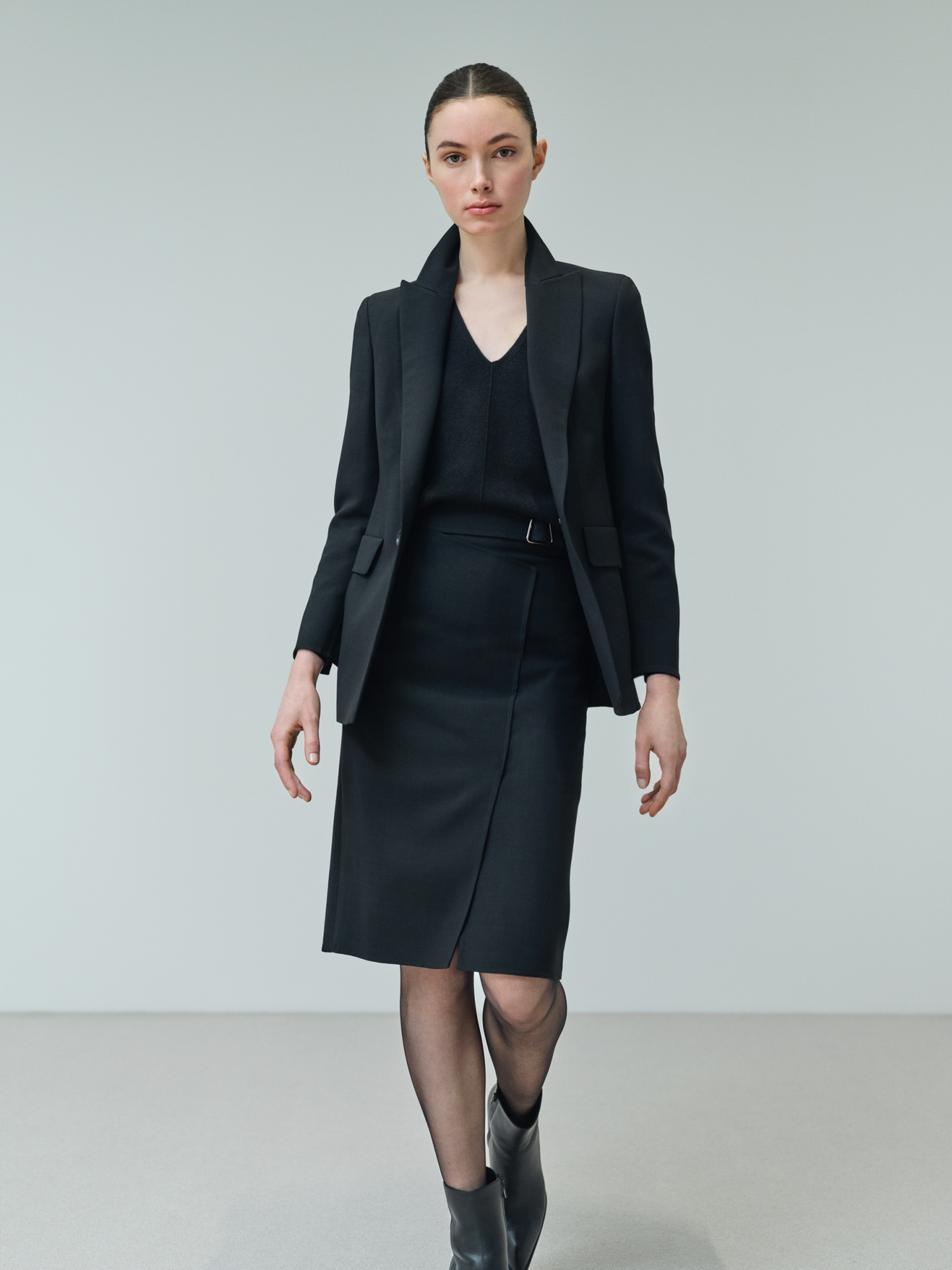 Designer 100% Cashmere V-Neck Knit Sweater - black - neutral - navy - blue - beige 