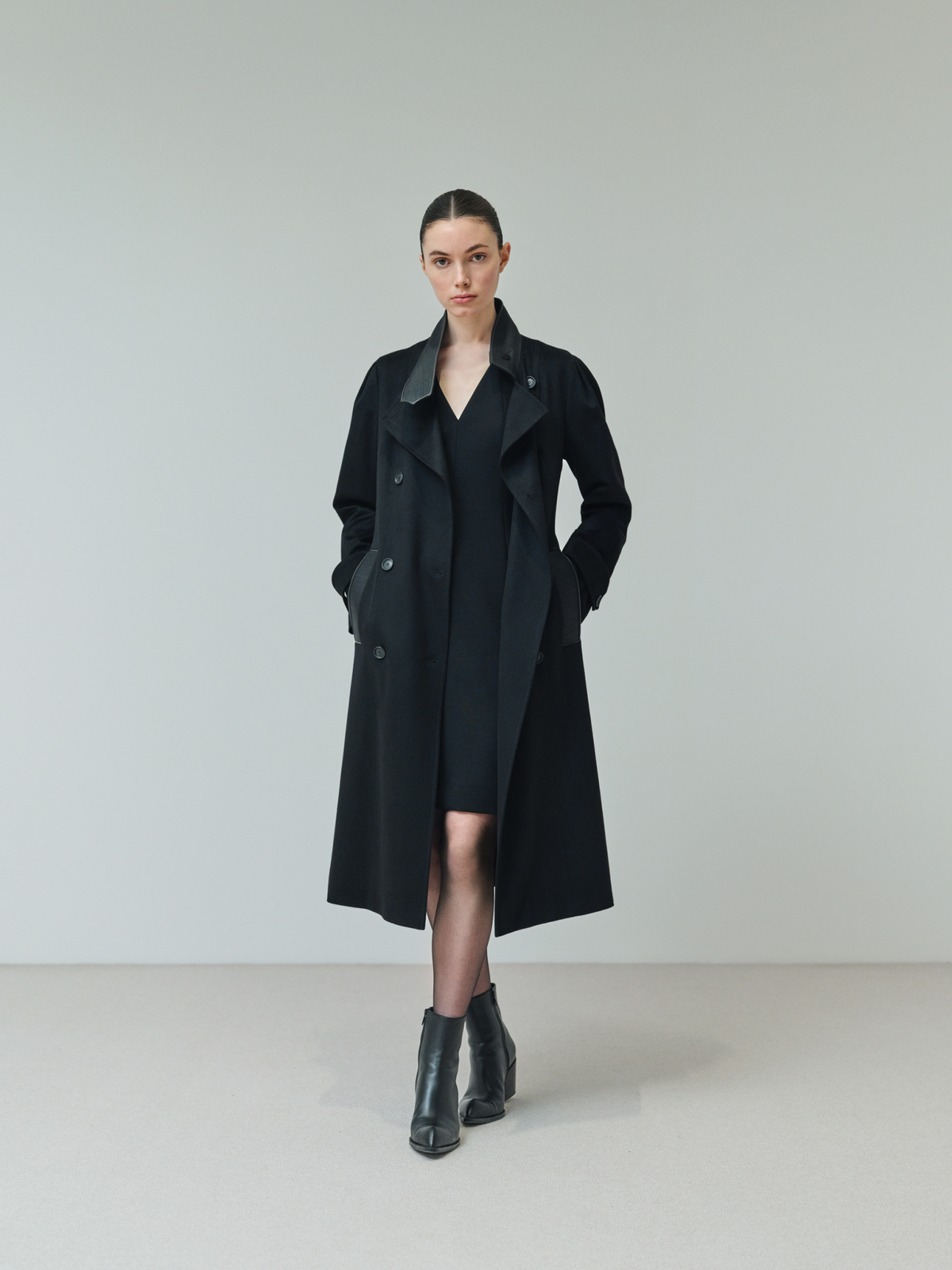 Designer Cashmere Coat with Horsehair Collar and Pocket - black #editorial