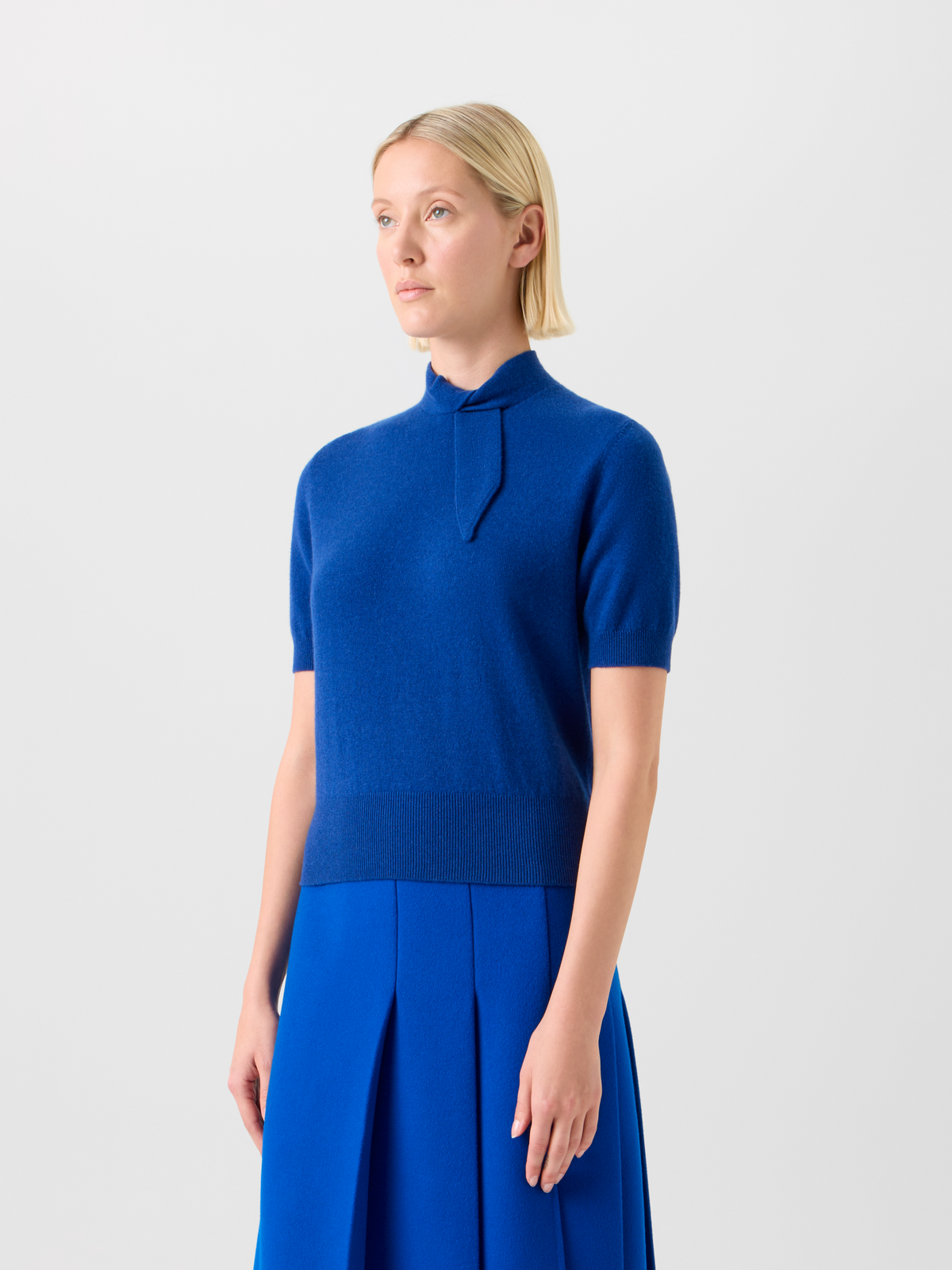Designer Short Sleeve Cashmere Sweater with Knot Detail - blue #editorial