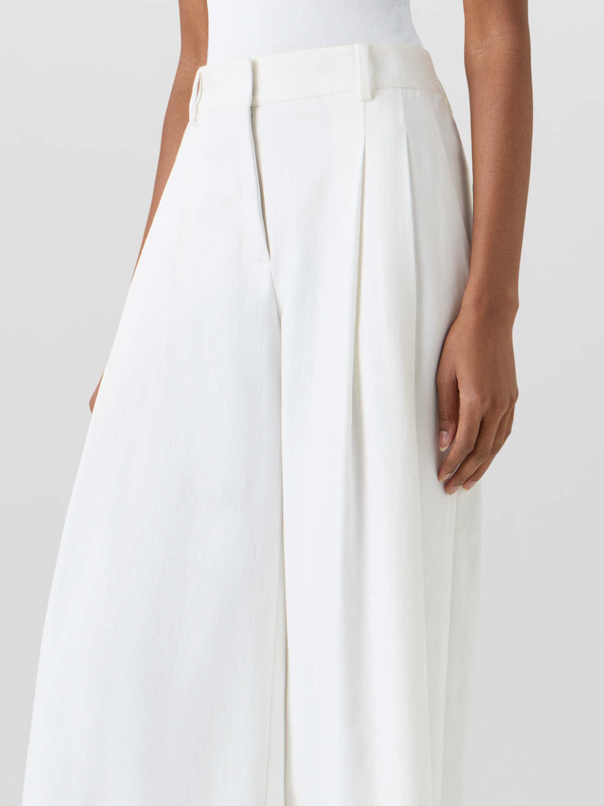 Designer Cassie Flared Wide-Leg Pants in Stretch-Cotton Denim - ecru #editorial