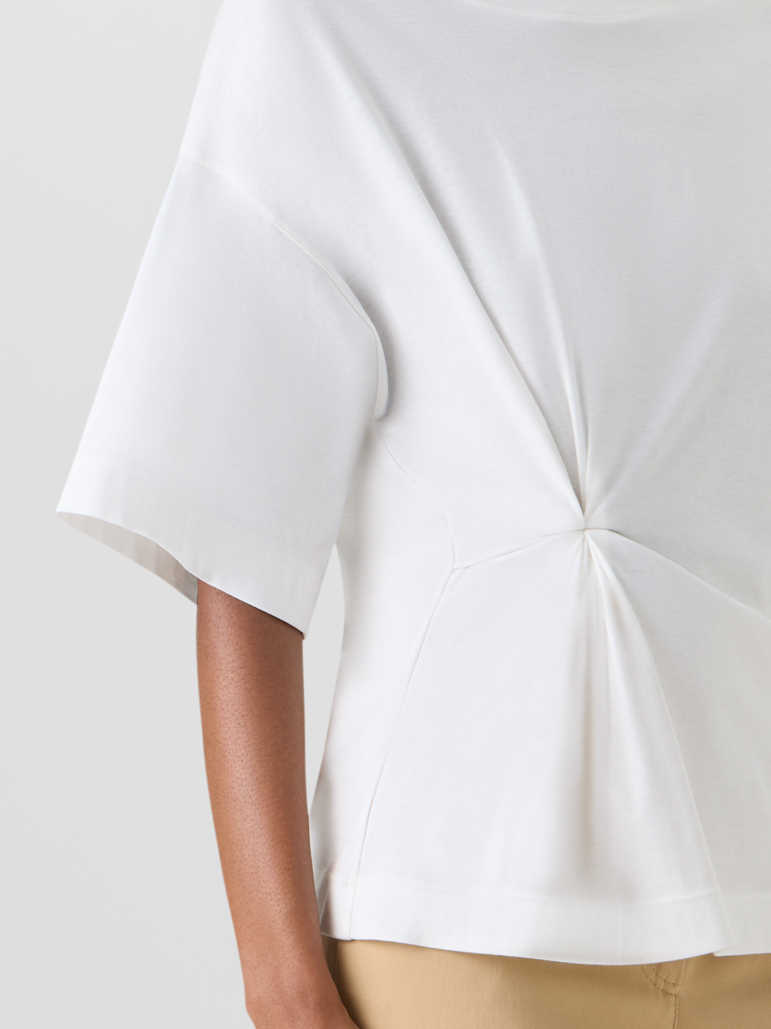 Designer Short-Sleeve Punto Dot T-Shirt - white 