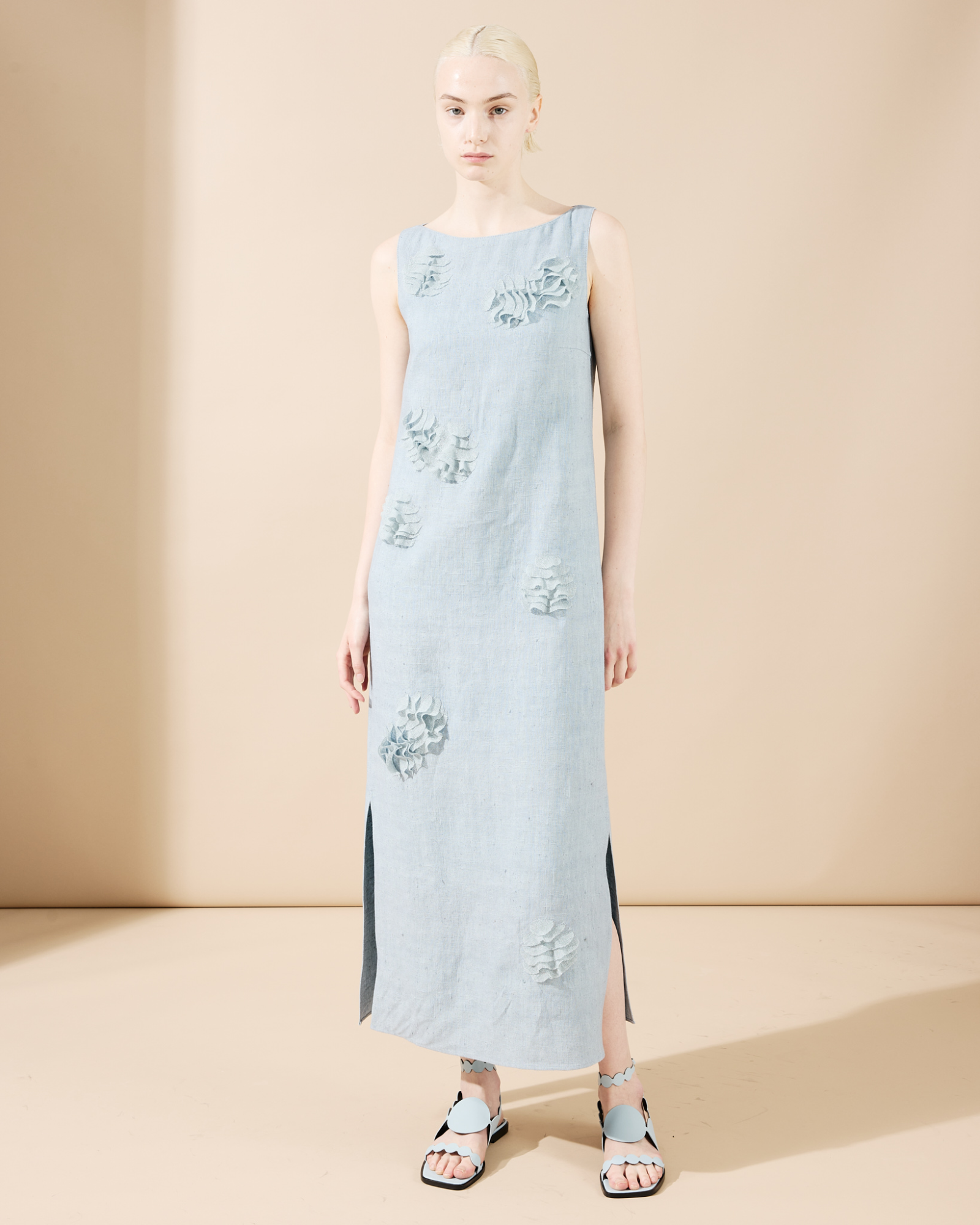 Designer Midi Linen Dress with 3D Carnation Detail - pastel - blue 