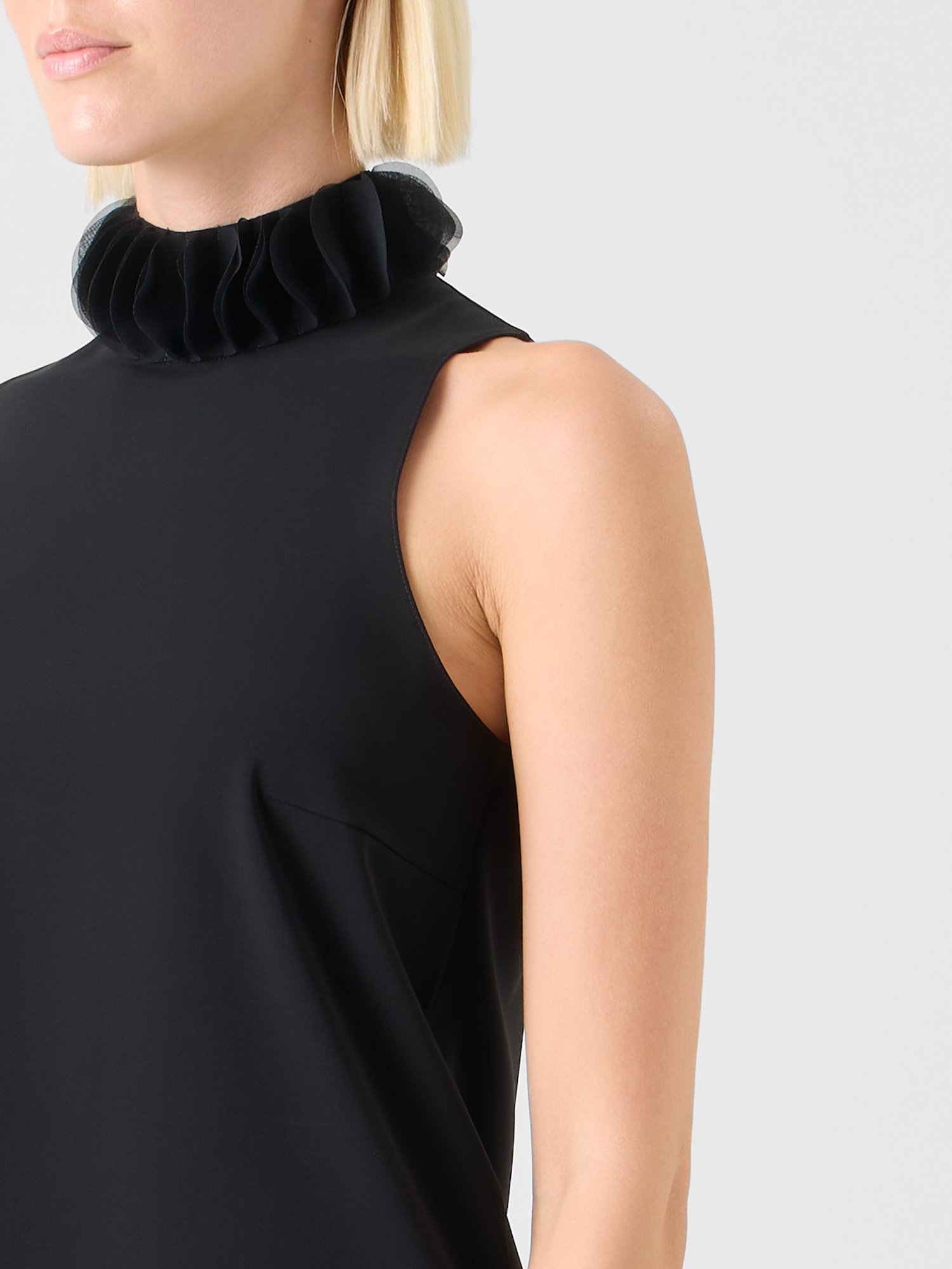 Designer 3D Dot Lasercut Crêpe Top - black 