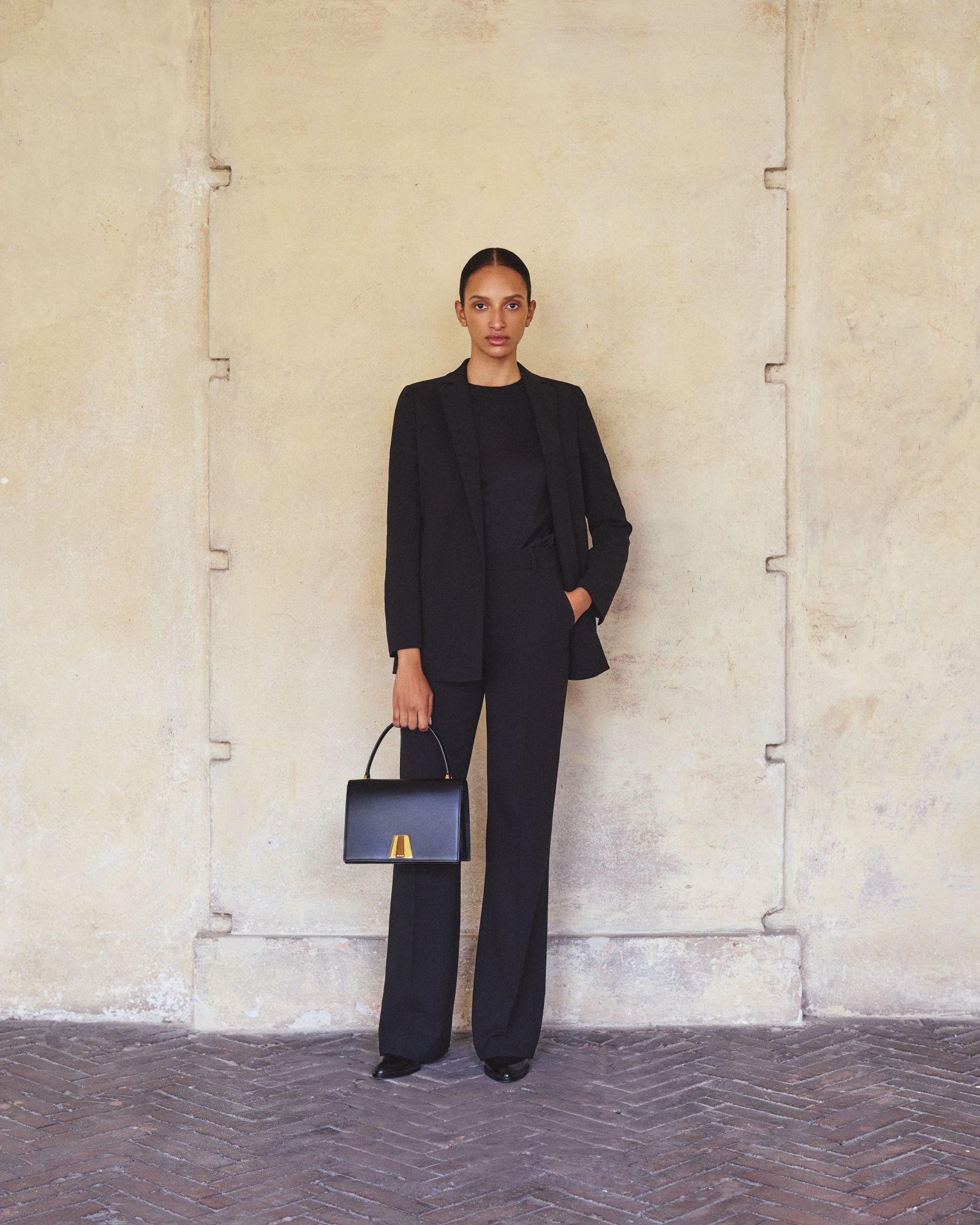 Designer Alice Medium Top Handle Bag - neutral - black 