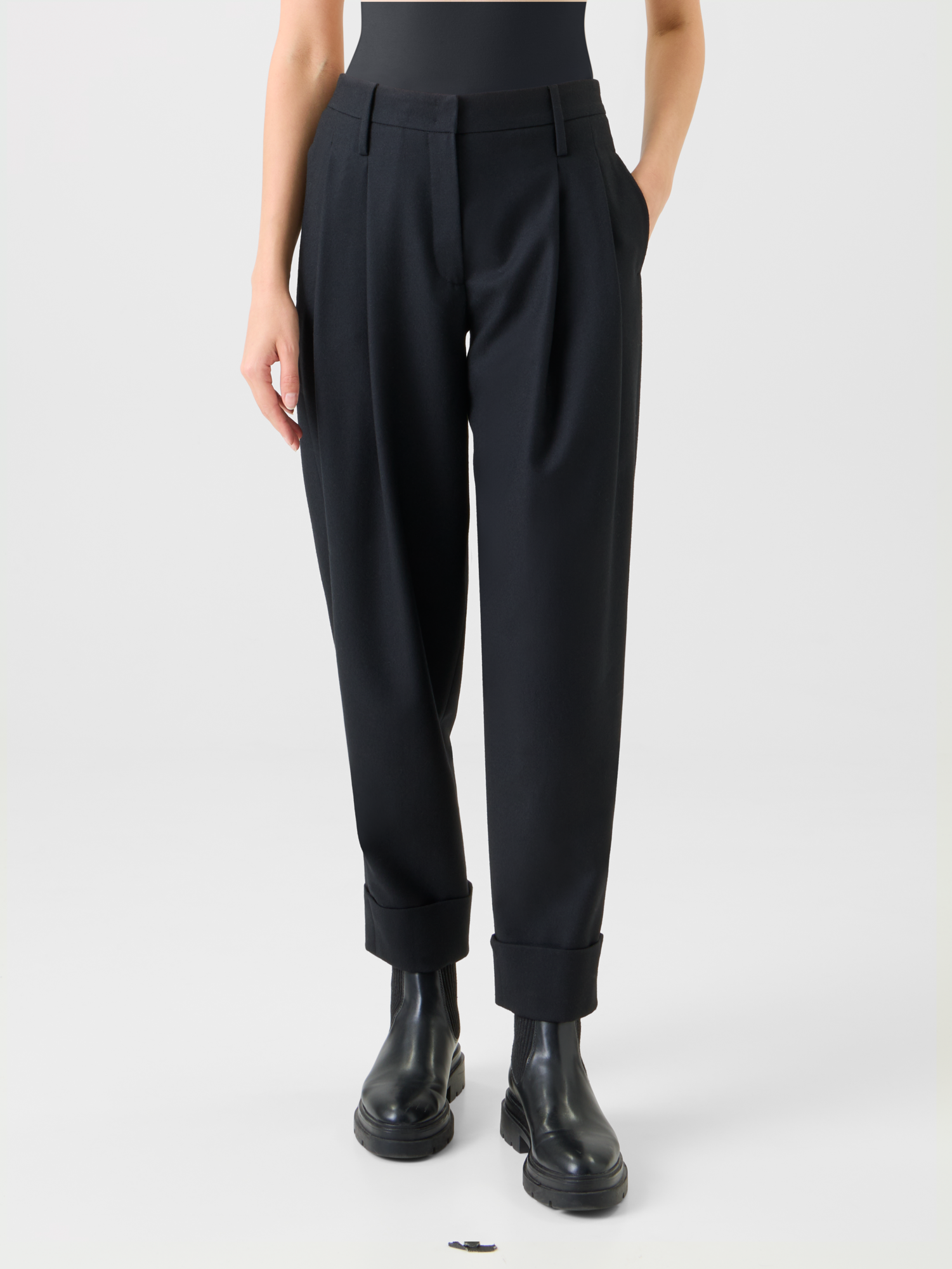 Designer Cropped Tapered Wool Tricotine Pleated Pants - black - neutral 