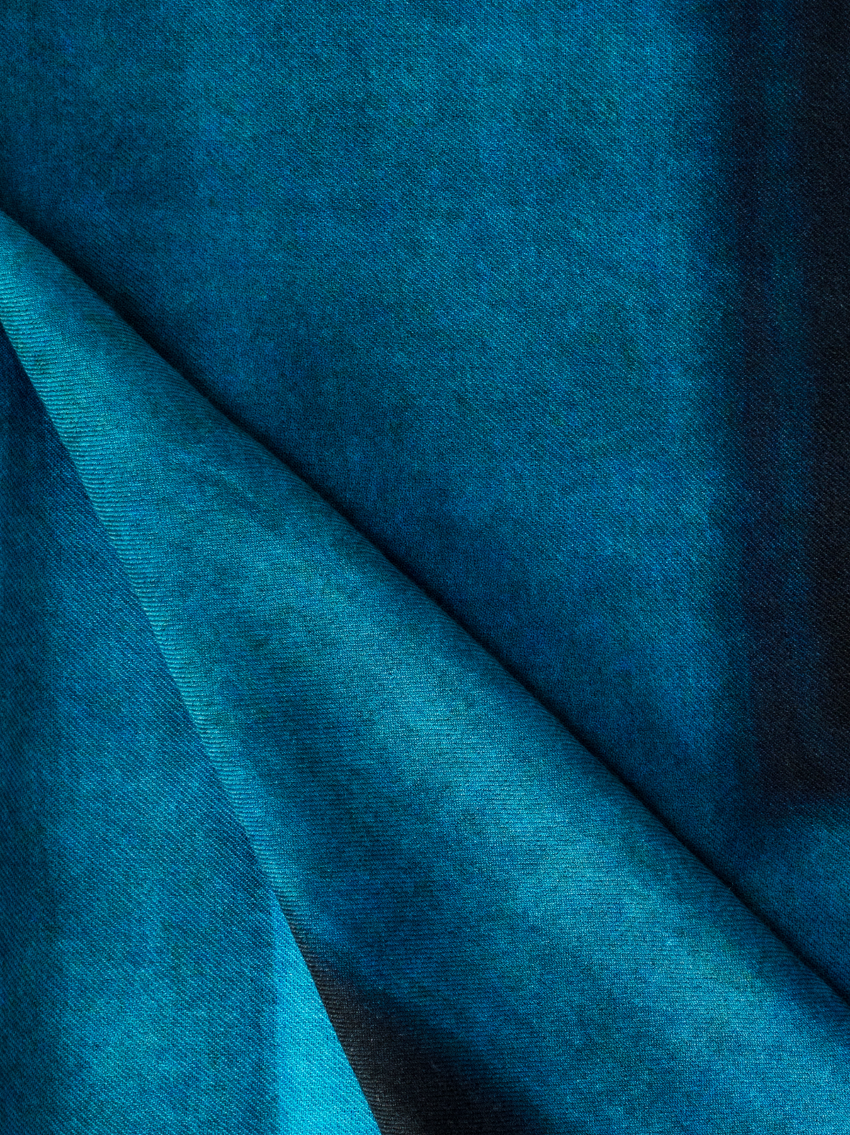 Designer Scarf in Cashmere and Silk with Window Print - blue
