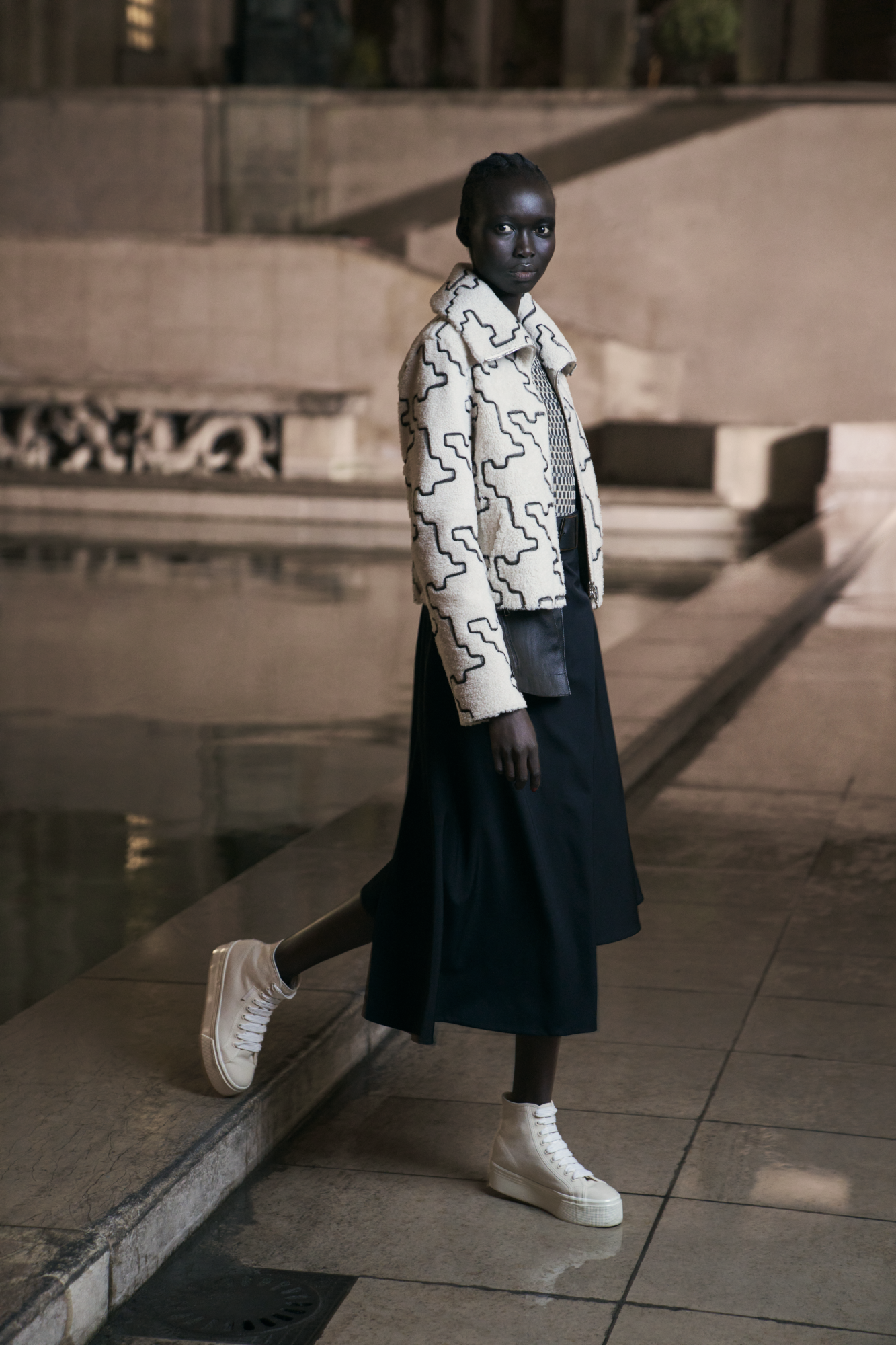 Designer Ai Medium Shoulder Tote - neutral - black - multicolor 