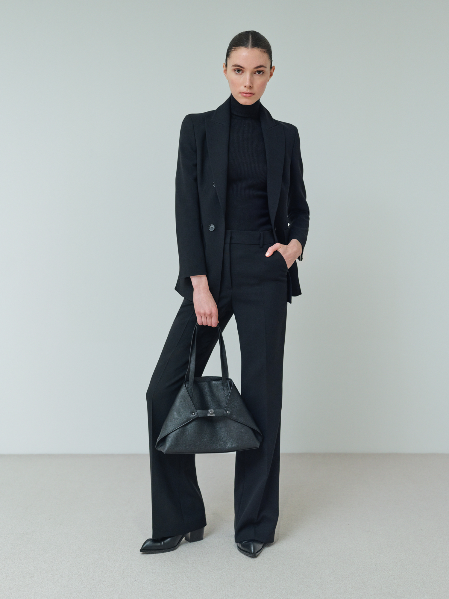 Designer Ai Small Shoulder Tote - neutral - black 