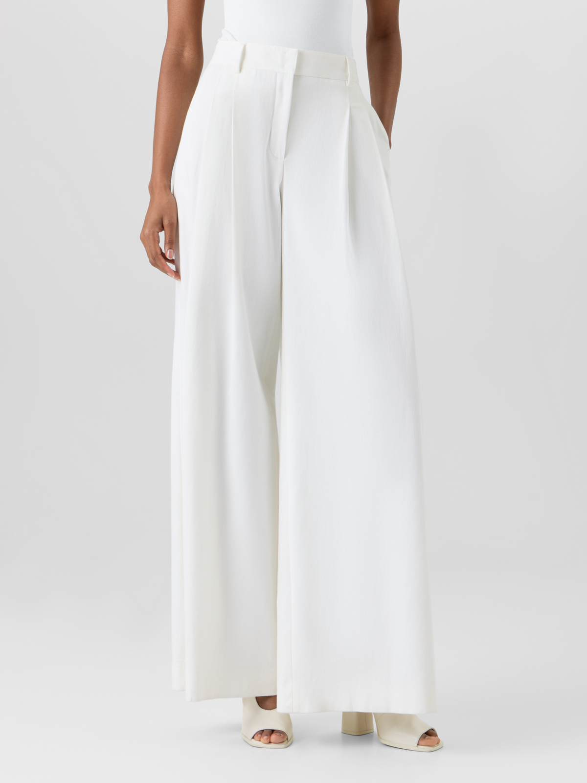 Designer Cassie Flared Wide-Leg Pants in Stretch-Cotton Denim - ecru #editorial