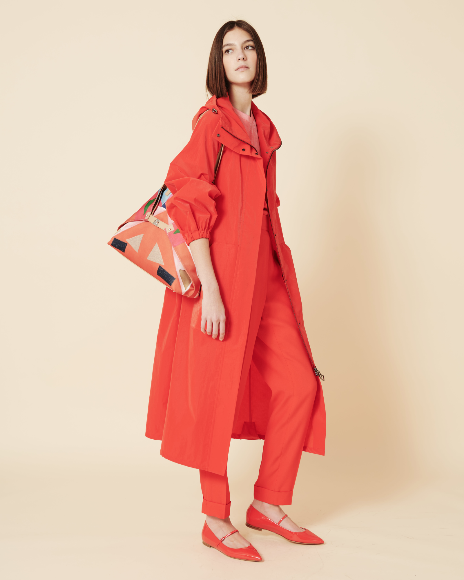 Designer Tapered Crêpe Pants with Elastic Back - red 