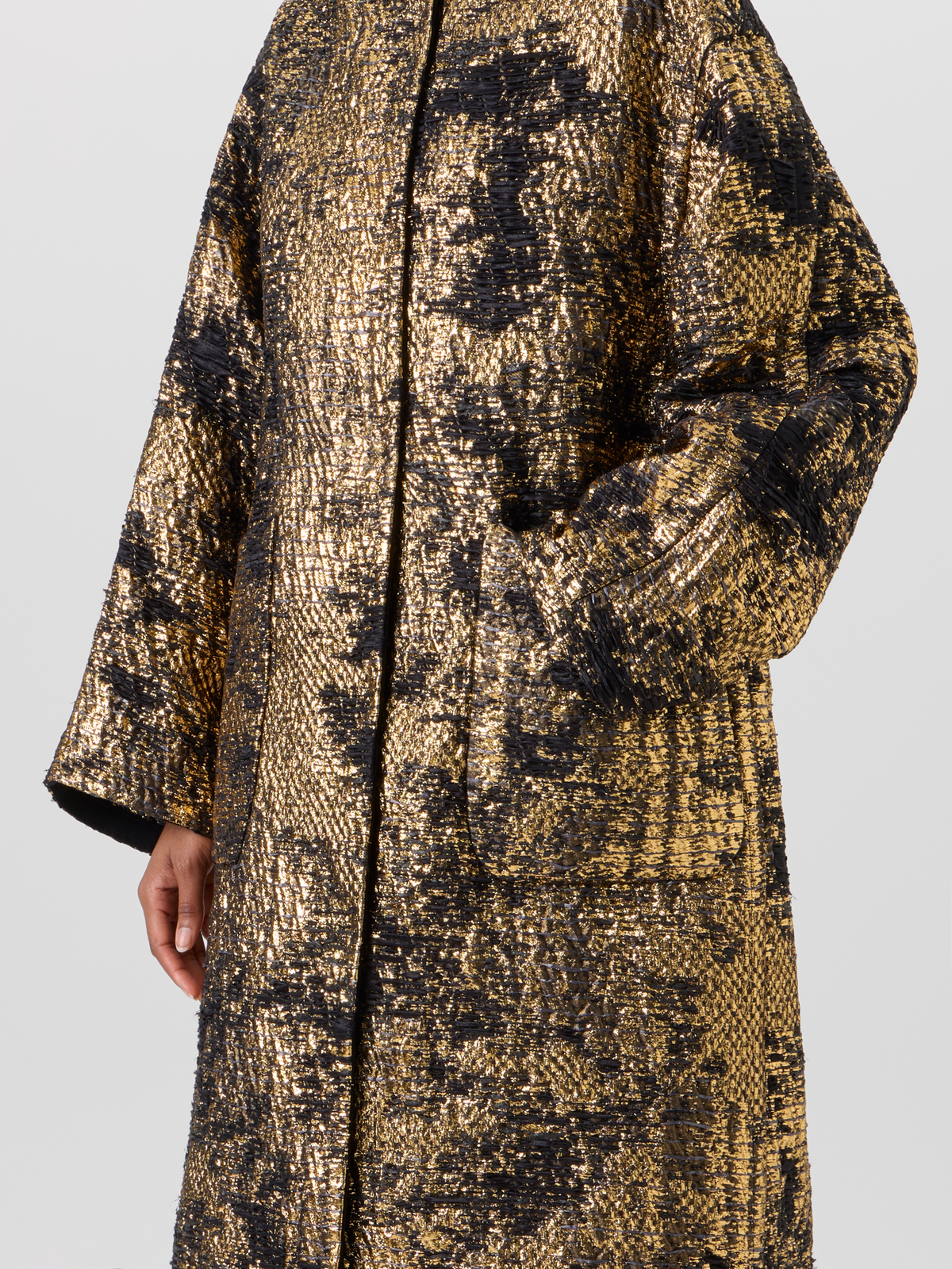 Designer Oversize Fragmented Jacquard Coat in Techno Lamé - black - multicolor - gold 