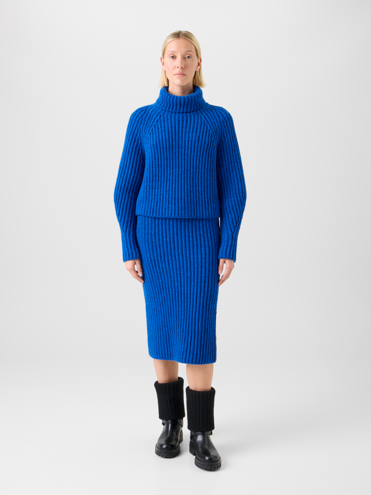Designer Cropped Cashmere Chunky Rib Turtle Neck Sweater - blue #editorial