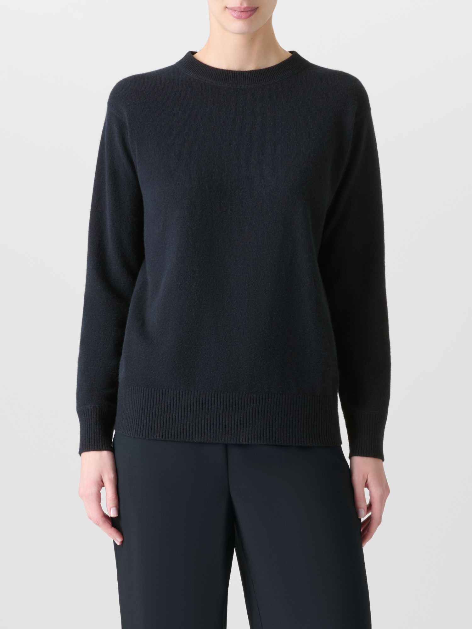 Designer Relaxed Sweater in Pure Cashmere - black - neutral